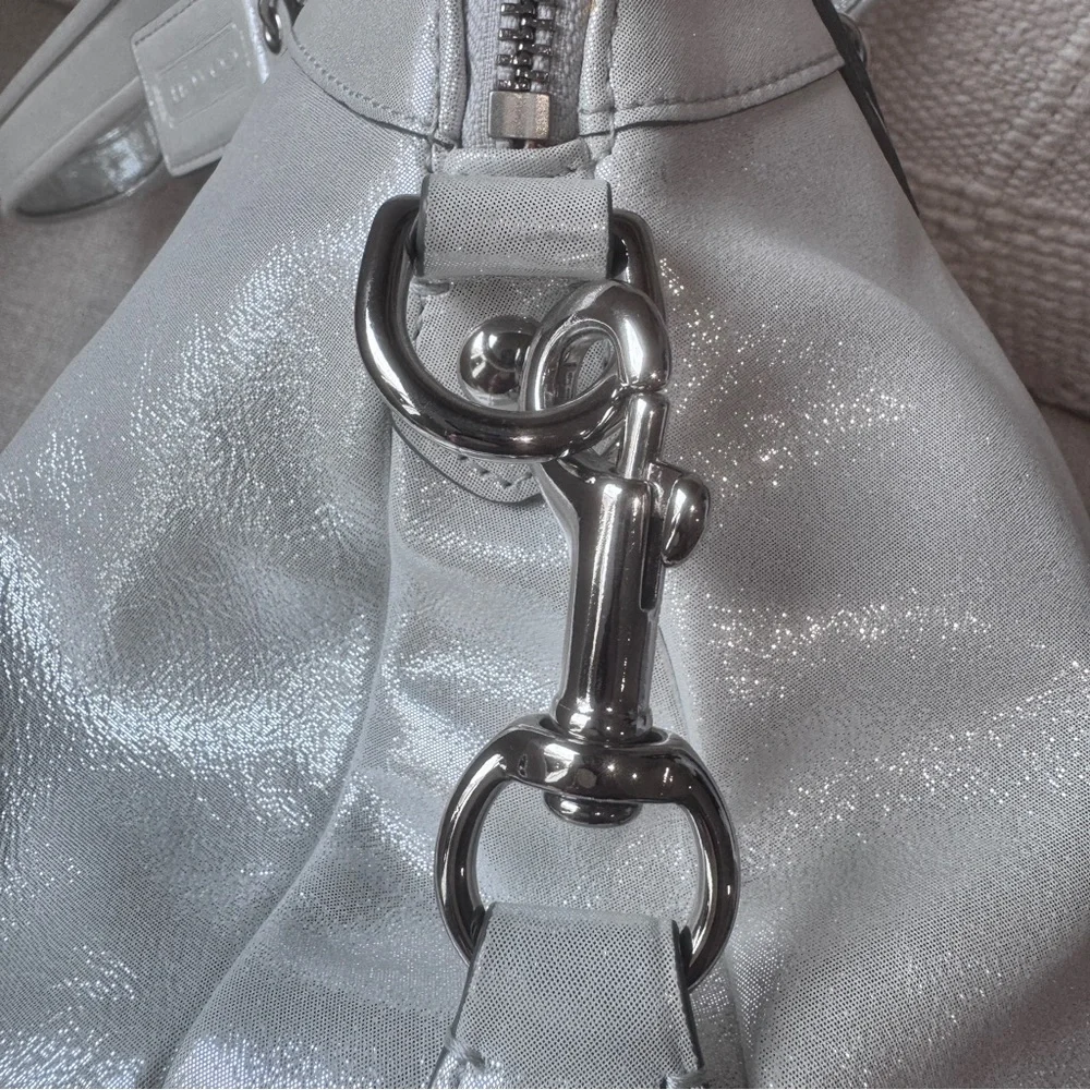 Coach Legacy Poppy Leather in Stardust Silver 16283 Rhinestone Skull Keychain - Picture 17 of 17